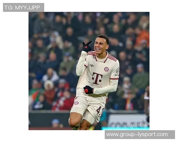 法尔克透露拜仁关注费耶诺德右后卫雷德或成博伊替代人选