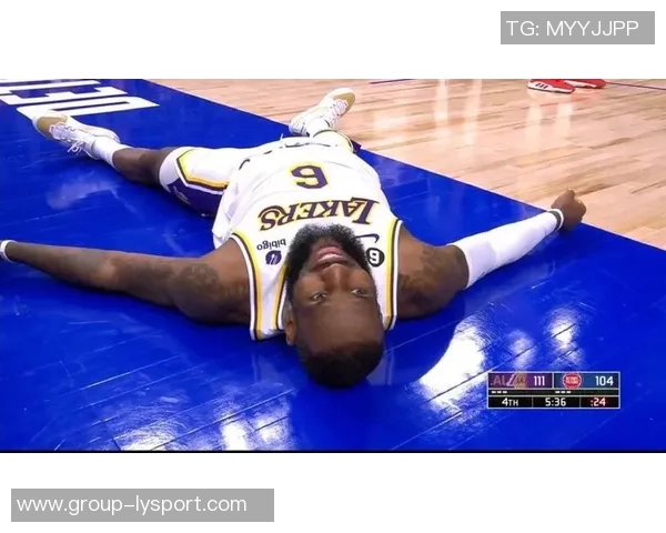 布朗遭遇滑铲未判犯规主裁解释两人滑倒导致未吹哨 布朗遭遇滑铲未判犯规主裁解释两人滑倒导致未吹哨