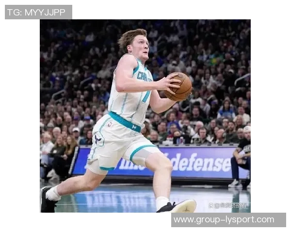 克尼佩尔表现出色12投7中砍下21分7助攻三分球命中率高达55 克尼佩尔表现出色12投7中砍下21分7助攻三分球命中率高达55