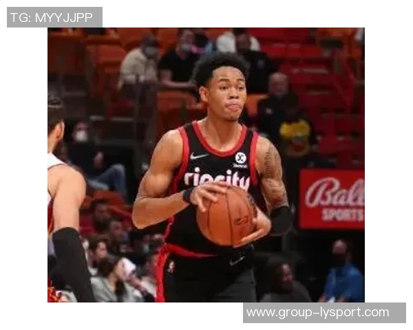 安芬尼西蒙斯表现出色14投8中三分球7中2贡献18分2助攻