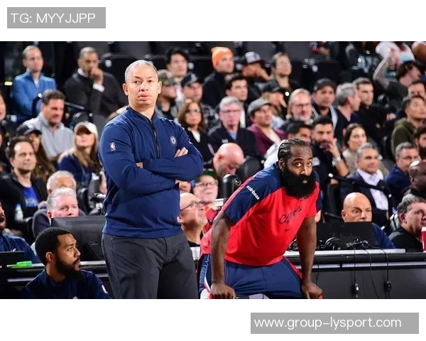 哈登右肩僵硬热身后将决定是否对阵勇士的出战情况